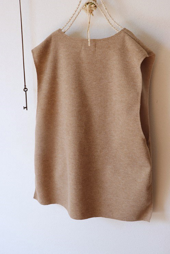 深Vポケット付きベスト（杢ベージュ） 10枚目の画像