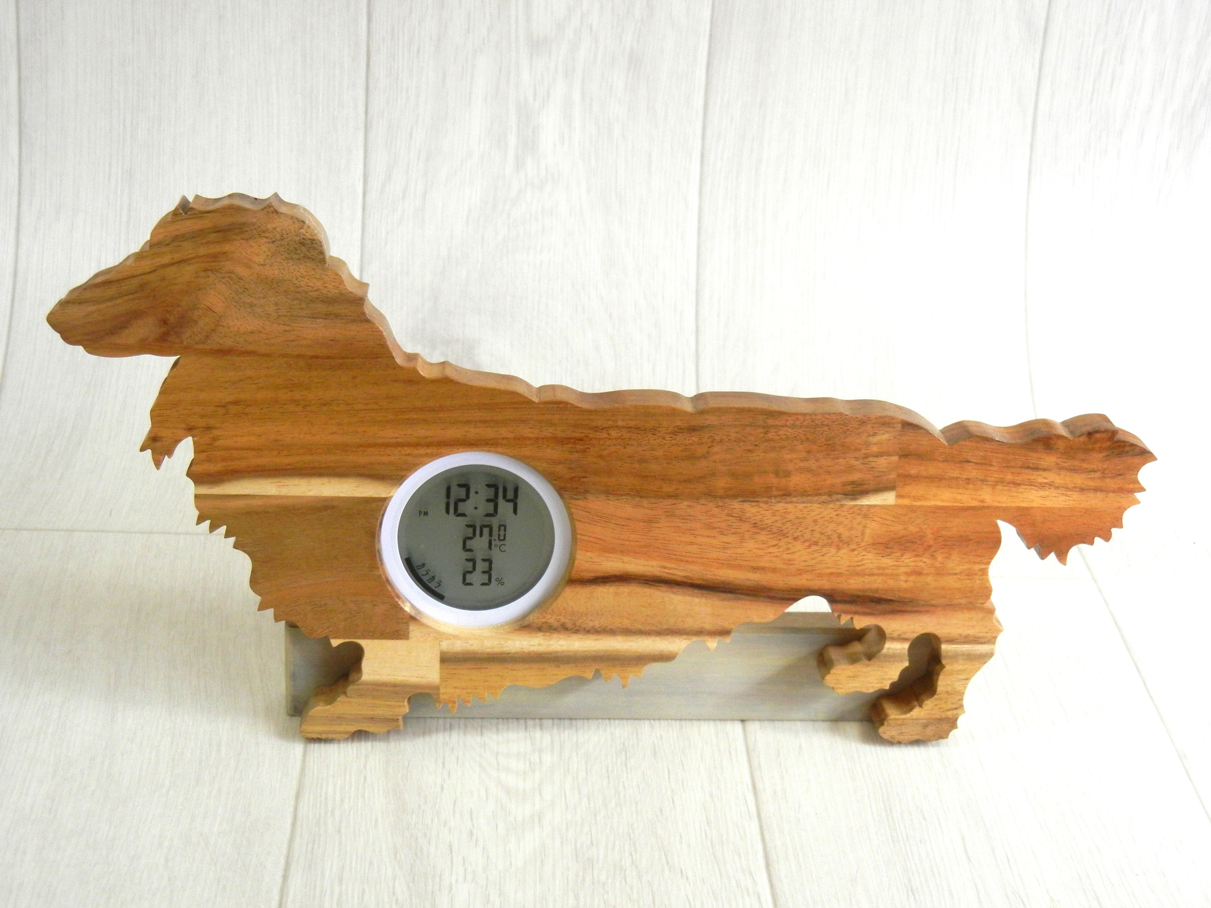 デジタル温・湿度計（時計付）ダックスフンド（ロングコート）【木製（アカシア集成材）】（置き・掛け兼用）