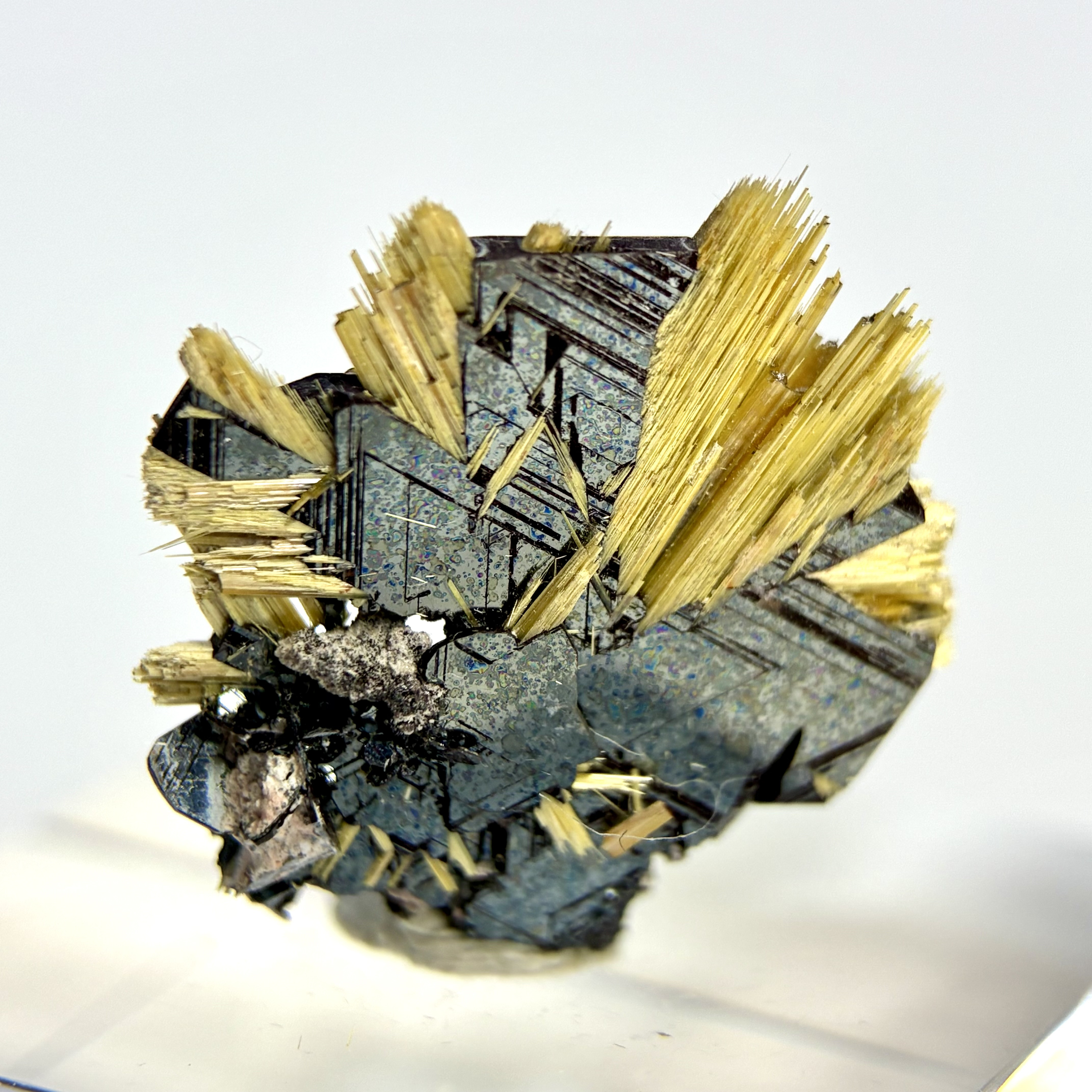 ブラジル ノヴォ・オリゾンテ産 ルチルオンヘマタイト 【一点物】 原石 鉱物 天然石 (No.1774)