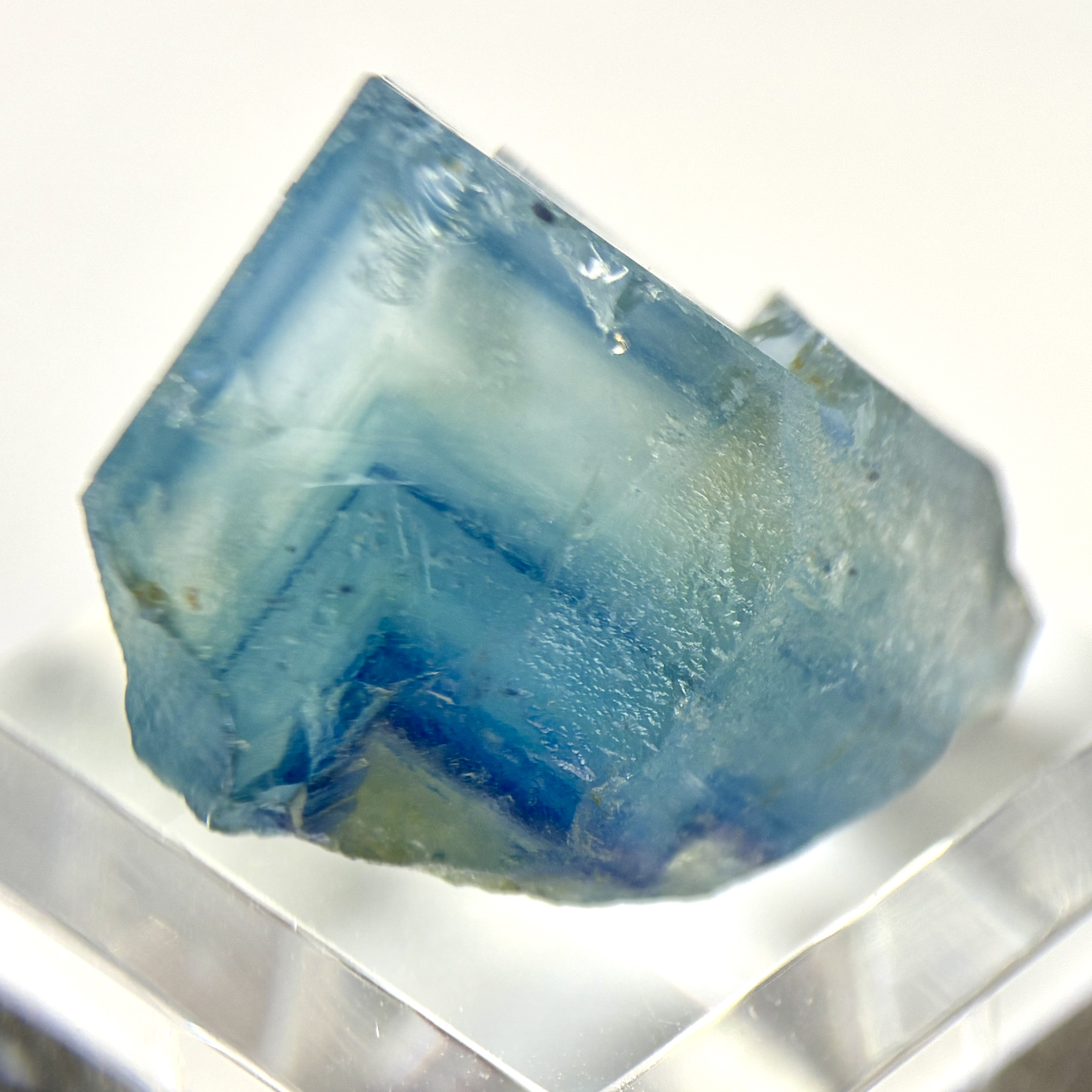 フランス La Barre鉱山産フローライト 【一点物】 原石 鉱物 天然石 (No.1789)