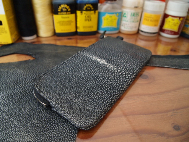 【受注製作】スティングレイで作る手縫いのロングポーチ