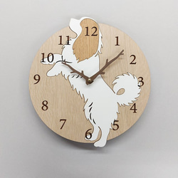 【名入れ】ワンちゃんはみ出し立ち　掛け時計　静音　キャバリア 名前入れ】はみ出し立ちワンちゃん 壁掛け時計 キャバリア 静音壁掛け