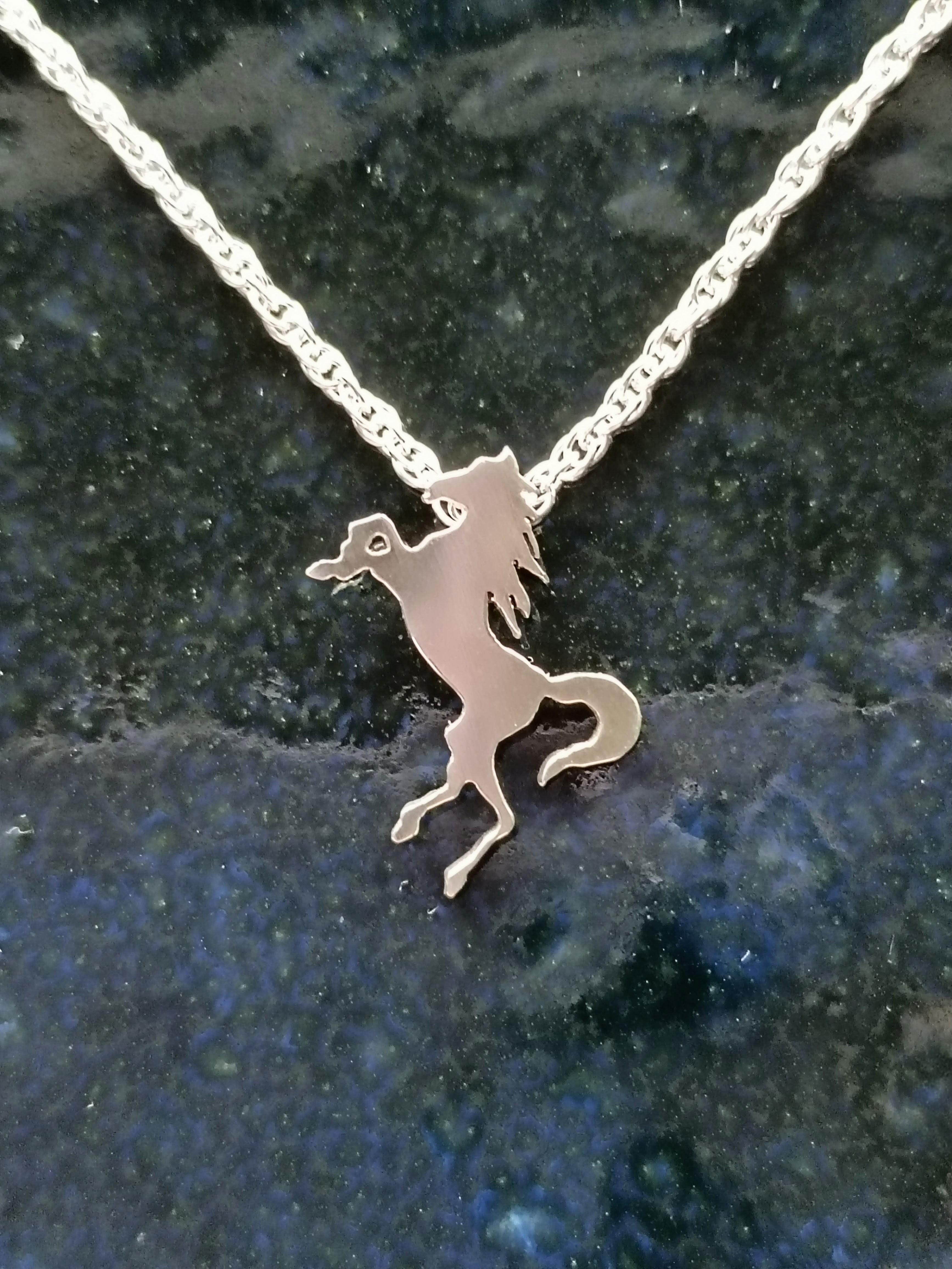 馬のネックレス