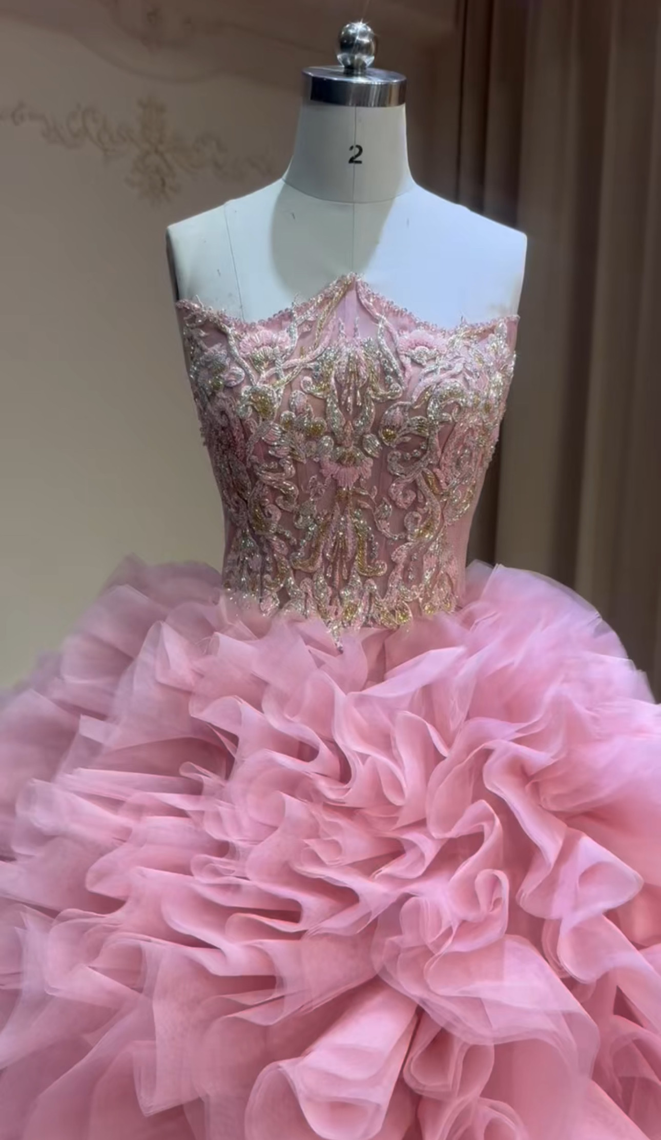 美品！大人気上昇中　ボルドー色　背中見せ　美しさ　プリンセスライン　フレアースカート　ロングトレーン　カラードレス二次会