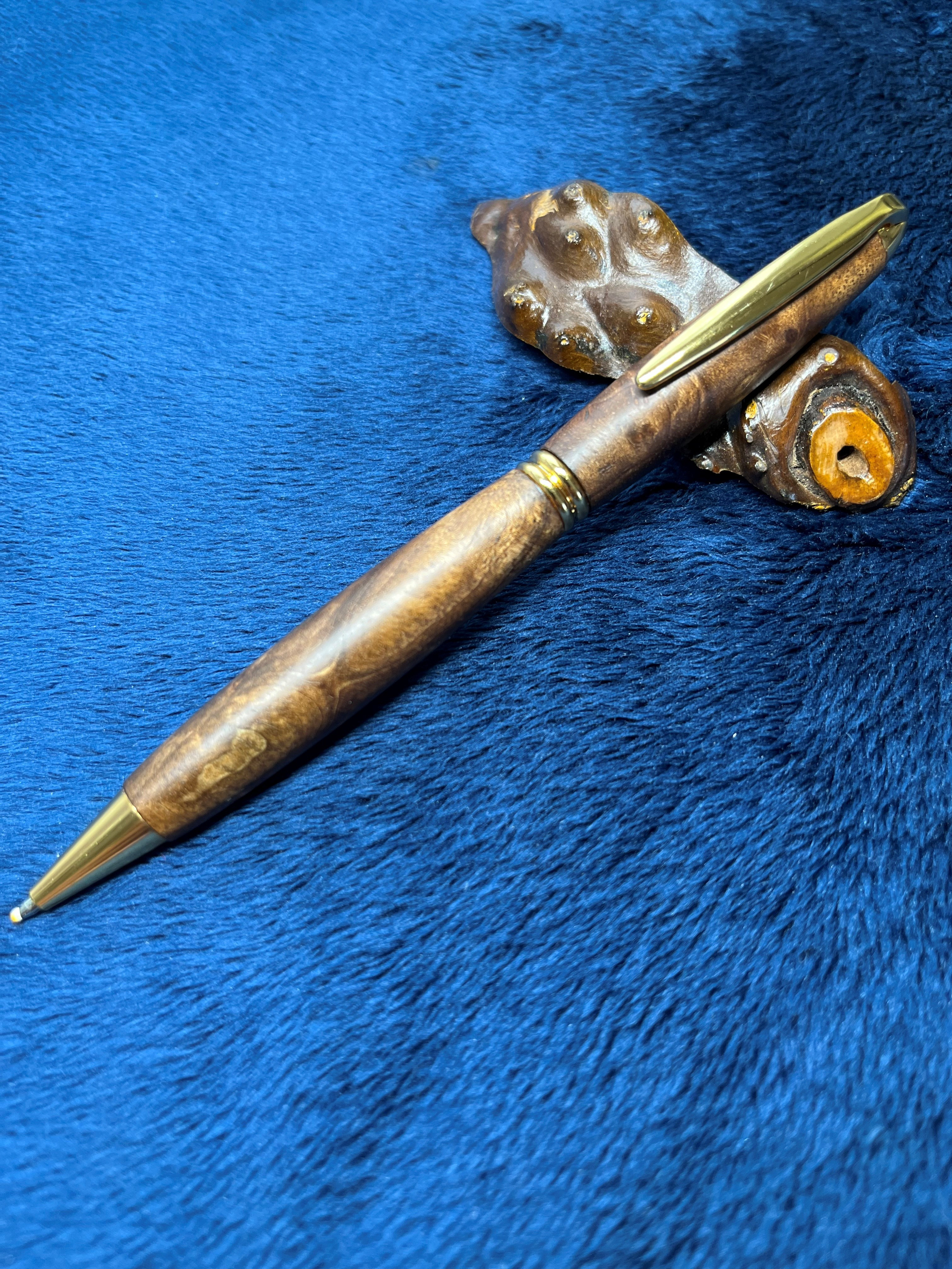 木のボールペン　No,31　クルミ　杢