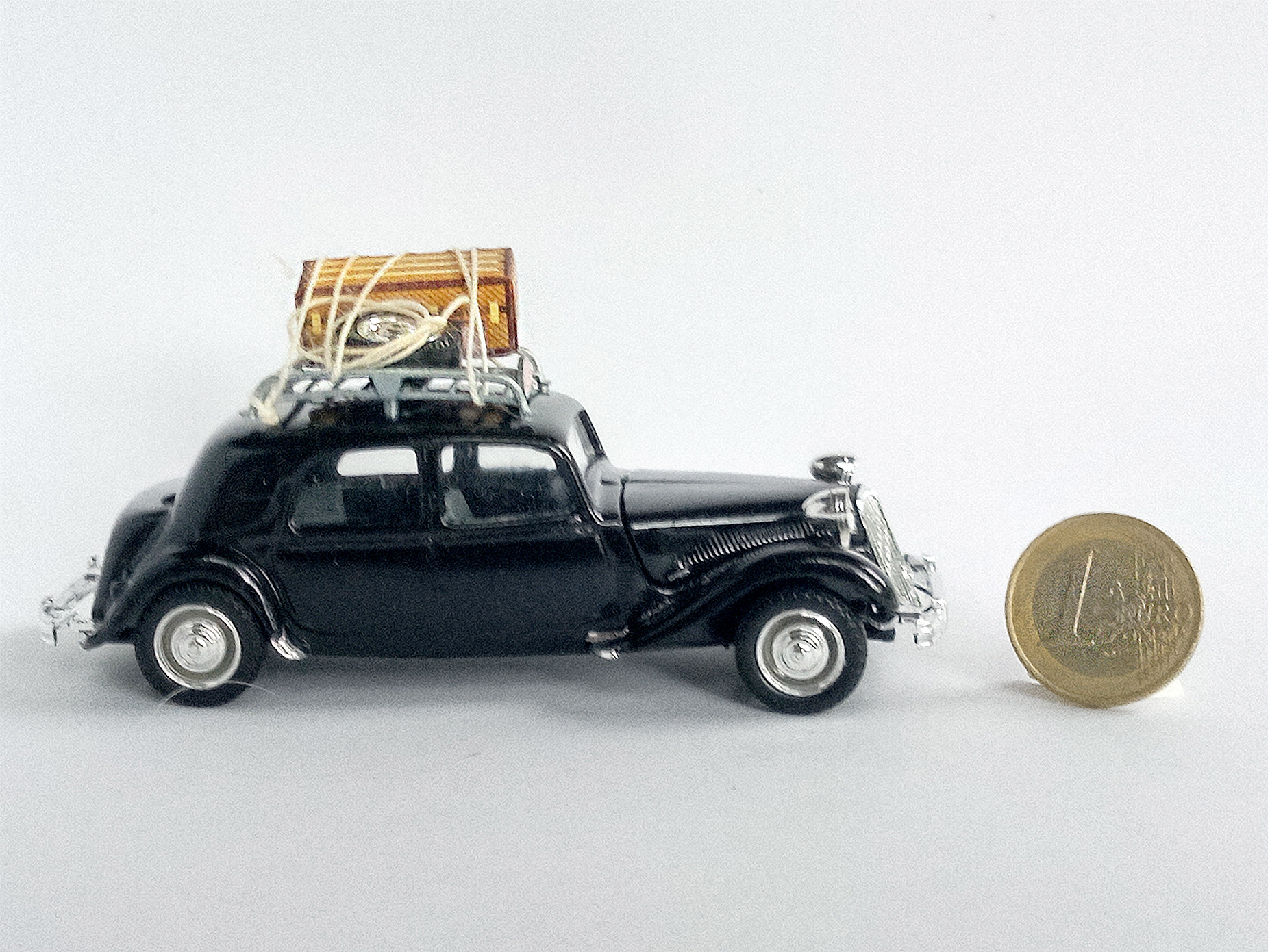 ミニチュア　モデル　Citroen トラクション  1:43 タクシー仕様 と ガレット製作　ペーパー　トランク