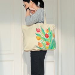 手描きチューリップ柄 トートバッグ大 キャンパス地 ナチュラル 花柄 3枚目の画像