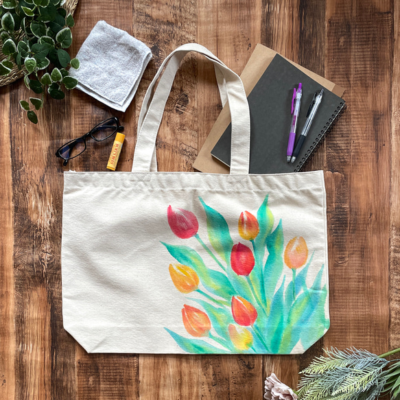 手描きチューリップ柄 トートバッグ大 キャンパス地 ナチュラル 花柄 1枚目の画像