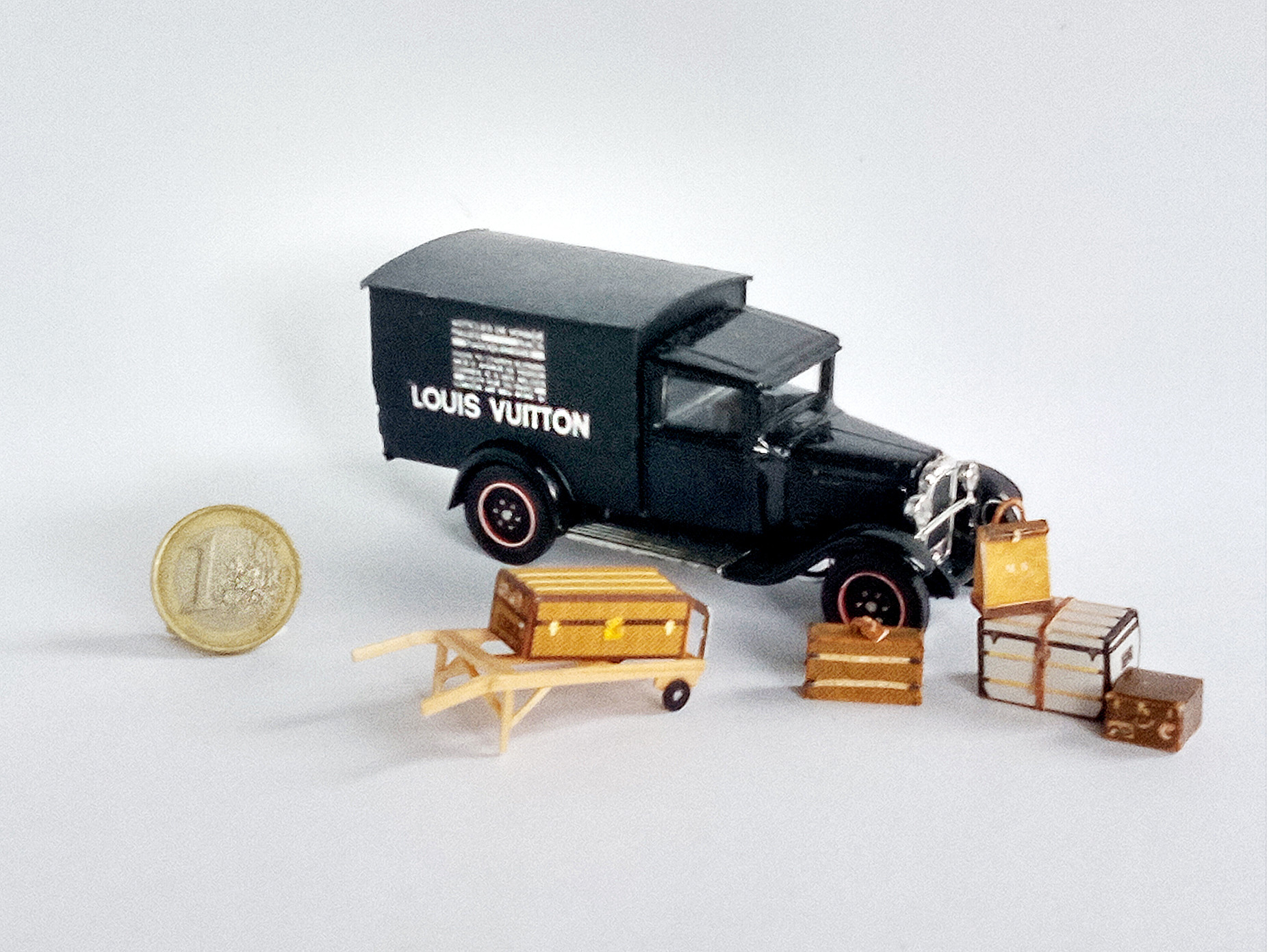 ガレット製作　ミニチュア　ペーパー・クラフト　デリヴァリー・トラック と　S≒１：４３　ペーパー・トランク