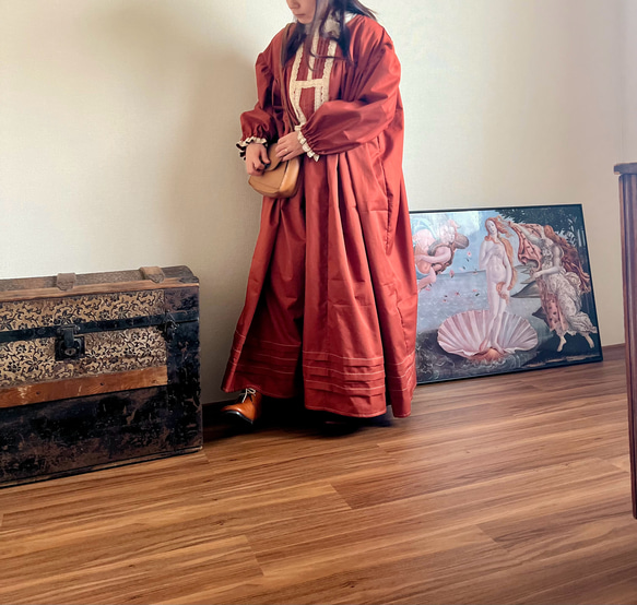 クロシェレースとプリーツのクラシカルワンピース　レンガ 7枚目の画像