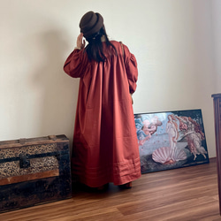 クロシェレースとプリーツのクラシカルワンピース　レンガ 3枚目の画像