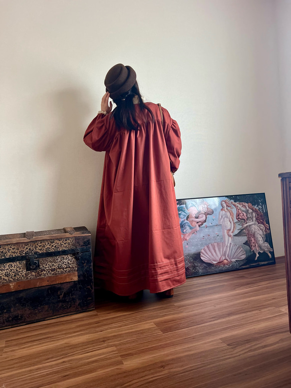 クロシェレースとプリーツのクラシカルワンピース　レンガ 3枚目の画像