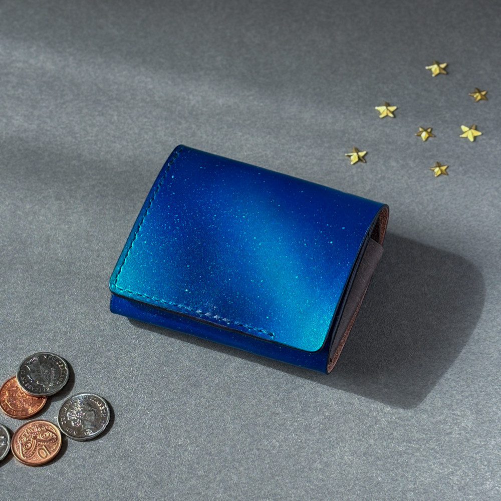 たくさん入る 二つ折りミニ財布【星空】お札を折らない　コンパクト財布　カード　使いやすい　革財布　メンズ　レディース