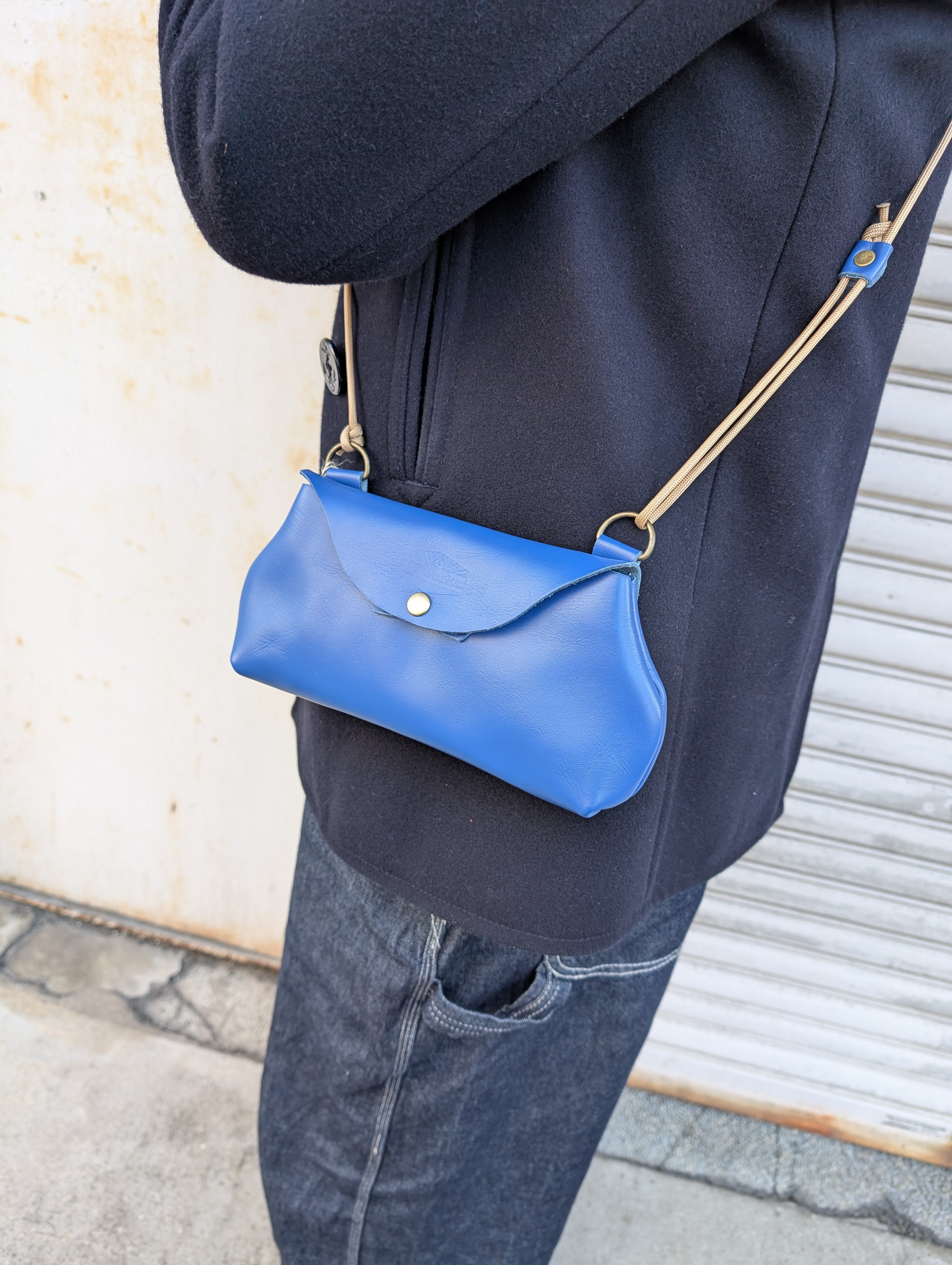 レザーフラップサコッシュ/ブルー【国産牛革】