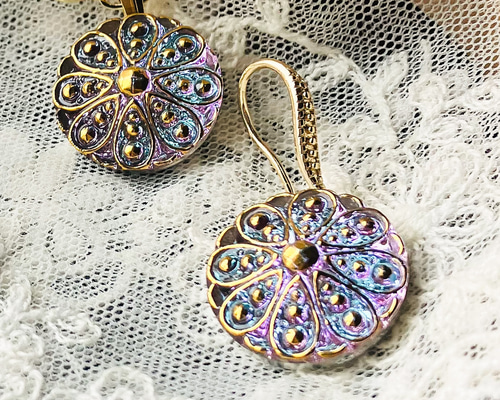 チェコガラス》優しいステンドグラスカラーのフックピアス【vitrail