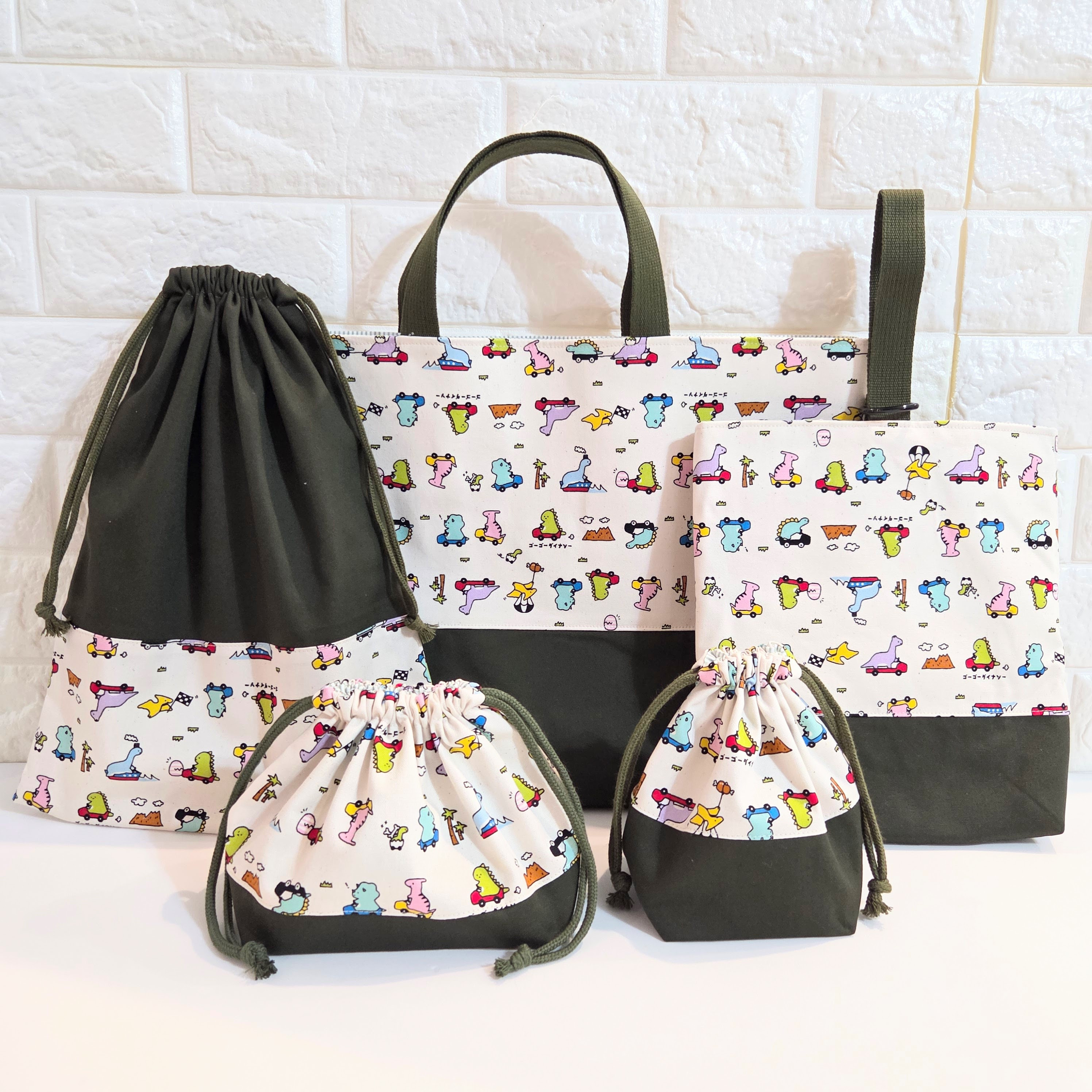 恐竜といっしょに通園通学！ | 落ち着いたカーキの切り替えがおしゃれな入園入学5点セット