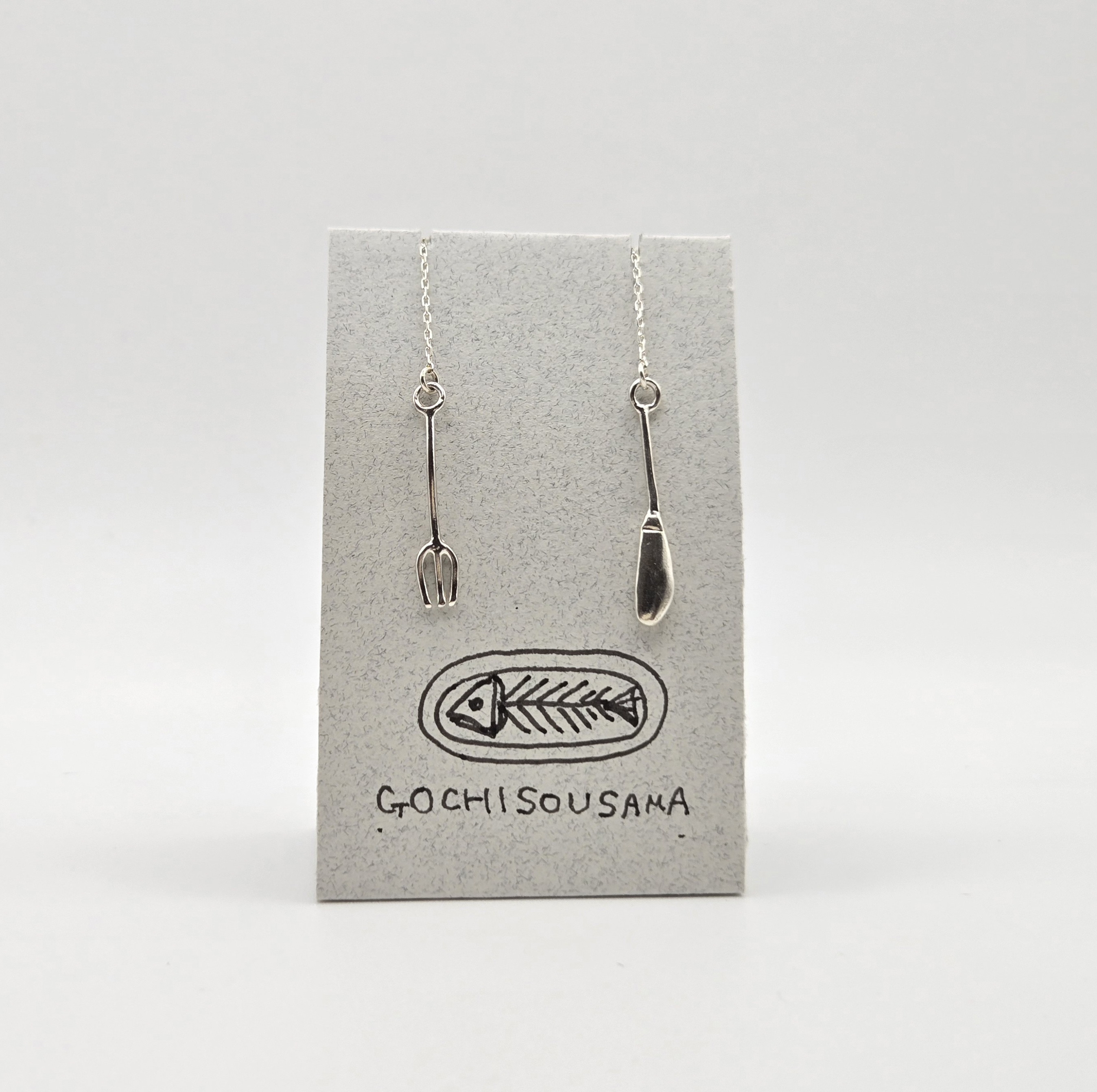 ナイフとフォークのアメリカンタイプ（チェーンタイプ）のシルバーピアス