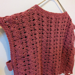 くすみワインレッドのレース編みベスト✨️ウール100　重ね着にぴったりの手編みニット 4枚目の画像
