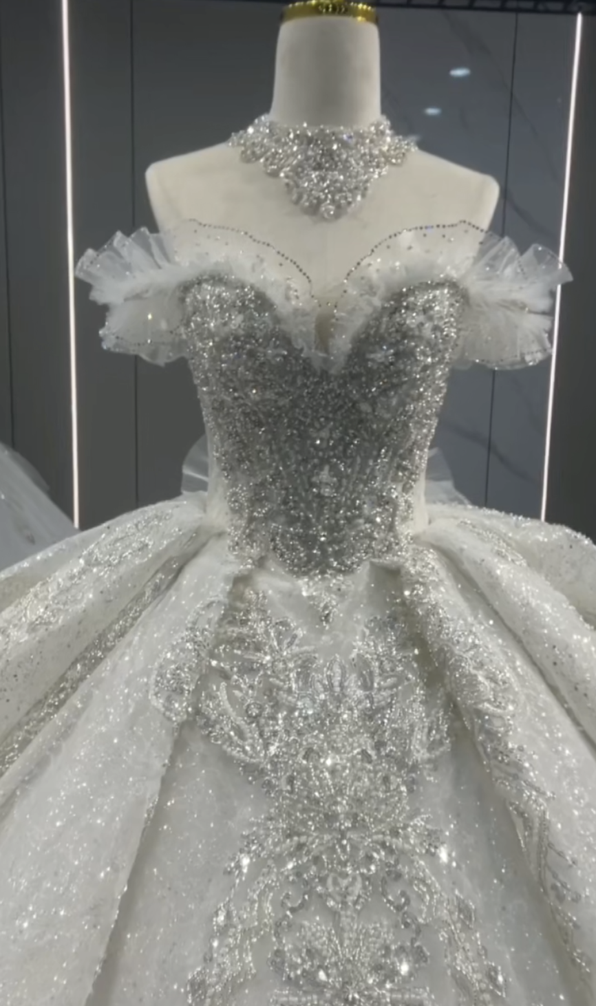 最新品位を漂う　オフショルダー　2の腕かばー　サイズオーダーメイド可能　高品質刺繍レース　目立つ　ラメ入りPrinces