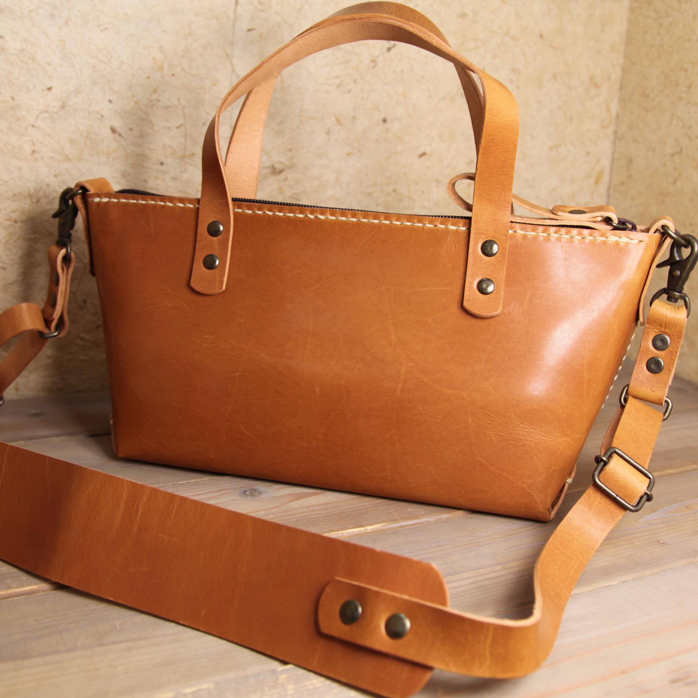 総手縫い 本革 ボディバッグ【oilバケッタヌメ革 黄キャメル(Sサイズ)】 ハンドメイド 2WAY ショルダーバッグ