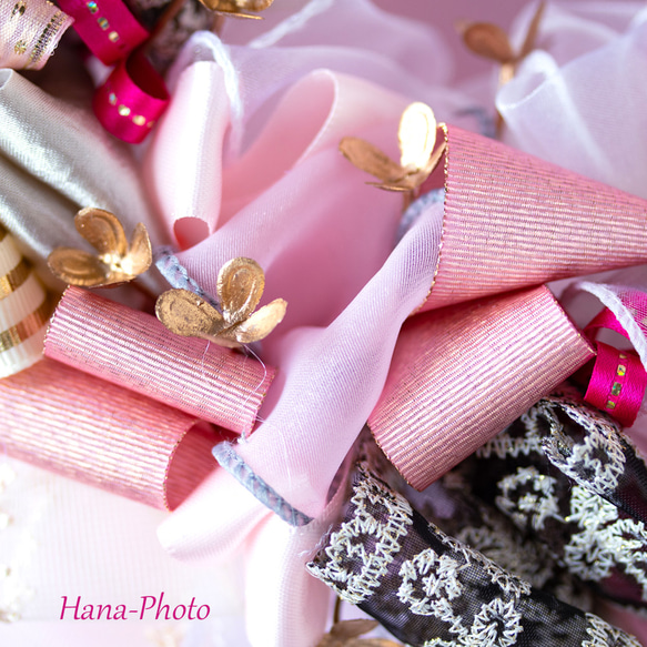 新作＞スイートピンクのお洒落リボン・リース　　 リース台：約15㎝   (526) 2枚目の画像