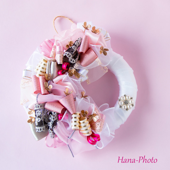 新作＞スイートピンクのお洒落リボン・リース　　 リース台：約15㎝   (526) 1枚目の画像