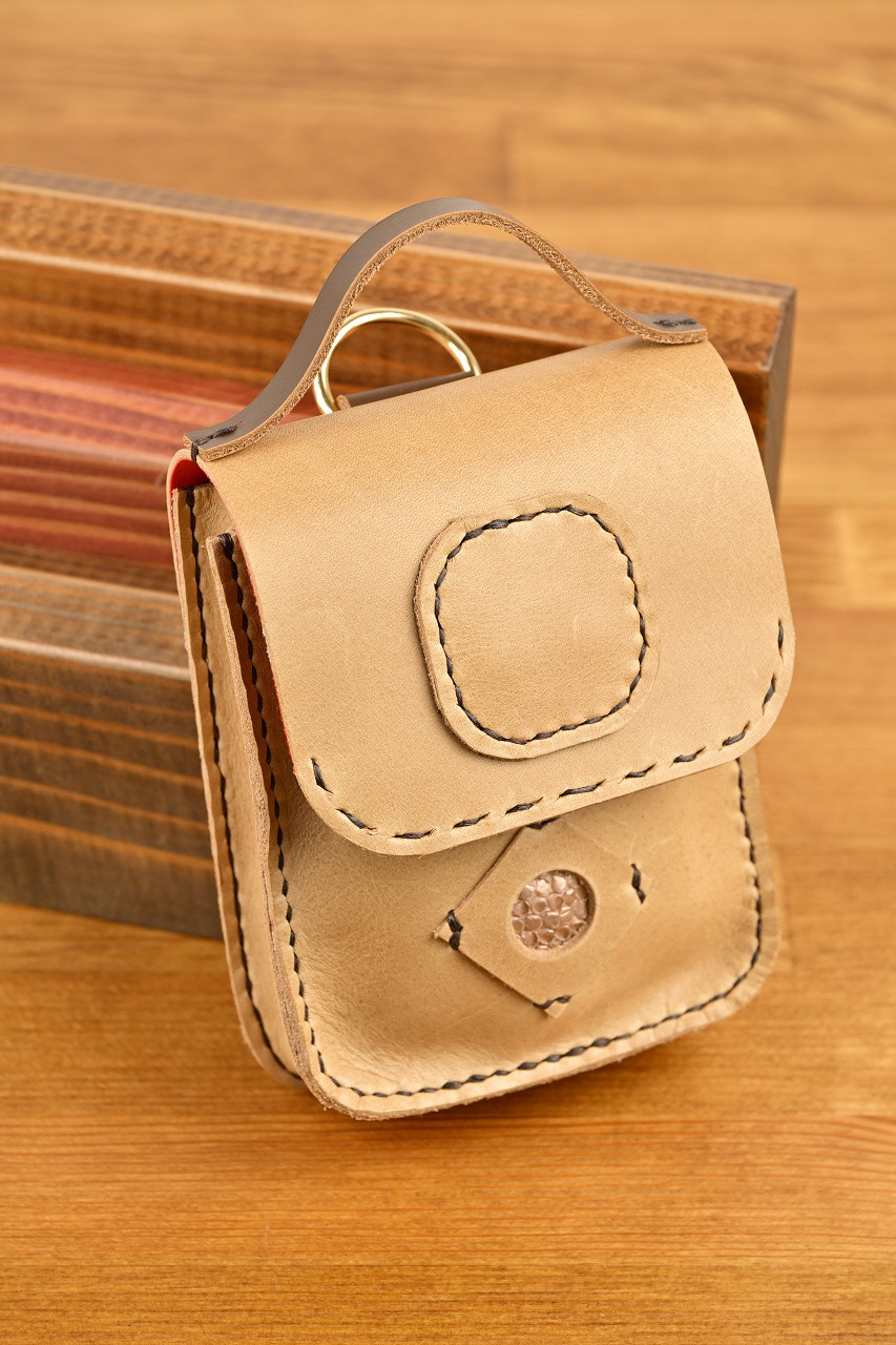 ぶら下がりの小物入れ