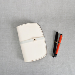 ナチュラルのヌメ革のバイブルサイズのバインダー 1枚目の画像