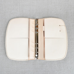 ナチュラルのヌメ革のバイブルサイズのバインダー 6枚目の画像