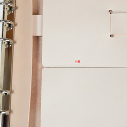 ナチュラルのヌメ革のバイブルサイズのバインダー 10枚目の画像