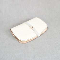 ナチュラルのヌメ革のバイブルサイズのバインダー 4枚目の画像