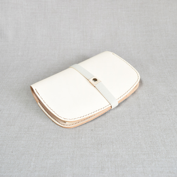 ナチュラルのヌメ革のバイブルサイズのバインダー 4枚目の画像