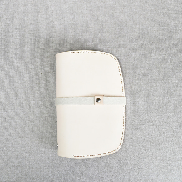 ナチュラルのヌメ革のバイブルサイズのバインダー 9枚目の画像