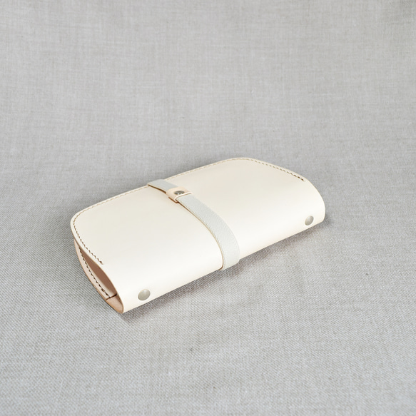 ナチュラルのヌメ革のバイブルサイズのバインダー 5枚目の画像