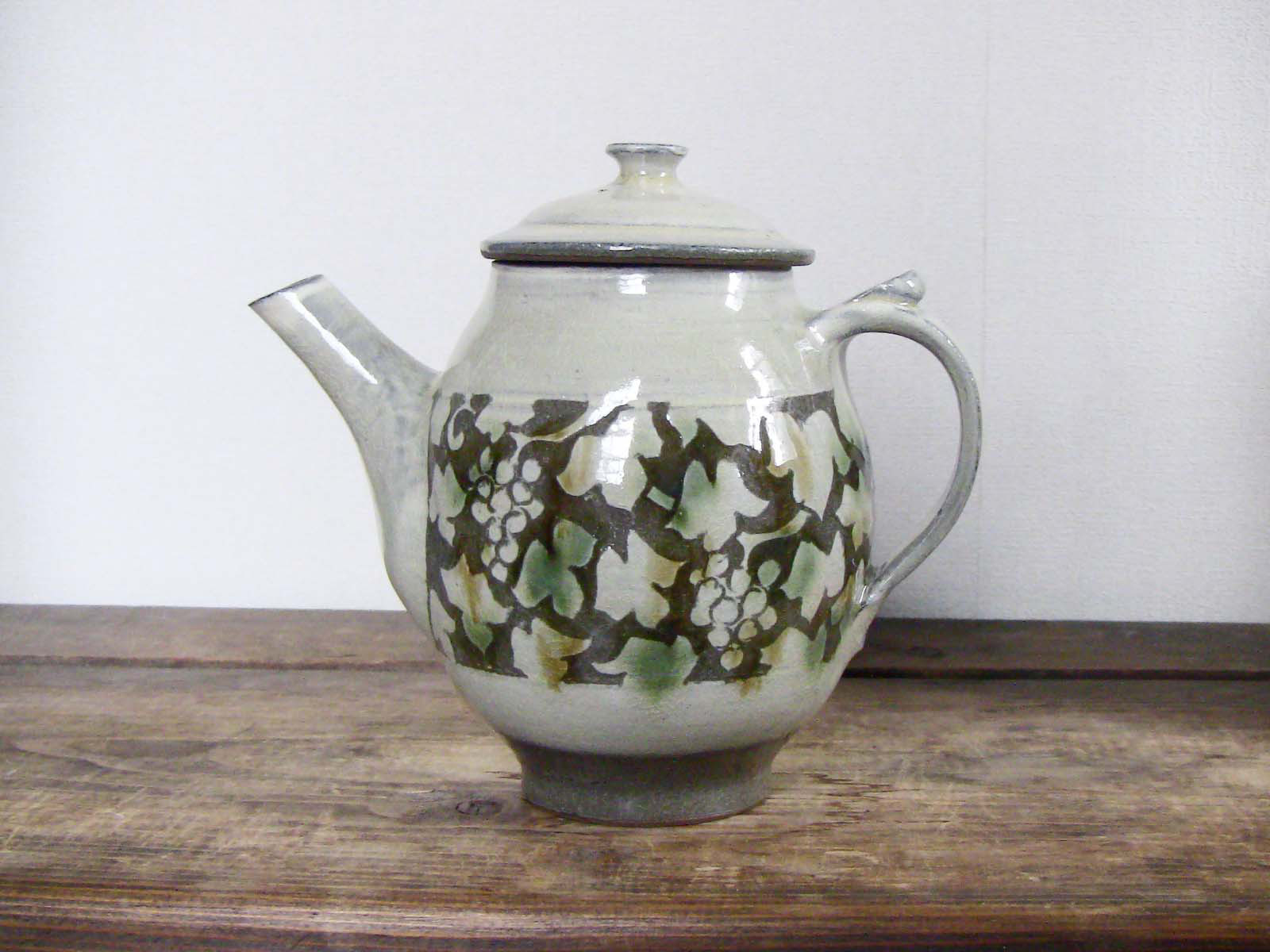 ぶどうティーポット（三彩）