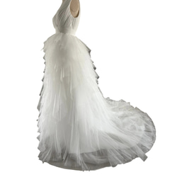 ウェディングドレス もこもこドレス ノースリーブ Vネック 柔らかく重ねたチュールスカート エアリー感 3枚目の画像