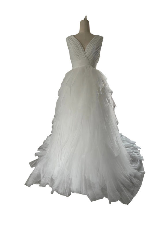 ウェディングドレス もこもこドレス ノースリーブ Vネック 柔らかく重ねたチュールスカート エアリー感 1枚目の画像