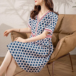 【新品】大きいサイズ夏服ゆったり半袖幾何学模様 Vネックワンピース4L w 1枚目の画像