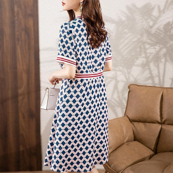 【新品】大きいサイズ夏服ゆったり半袖幾何学模様 Vネックワンピース4L w 3枚目の画像