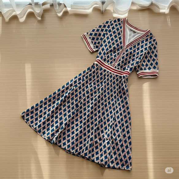 【新品】大きいサイズ夏服ゆったり半袖幾何学模様 Vネックワンピース4L w 5枚目の画像