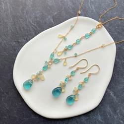 14kgf＊グリーンフローライト&アパタイト&エチオピアオパールのピアス&ネックレス 1枚目の画像