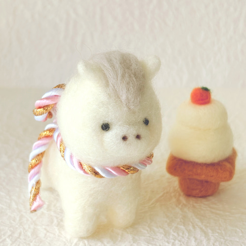 2026年白馬 干支のお正月飾り 羊毛フェルト 羊毛フェルト koyorino