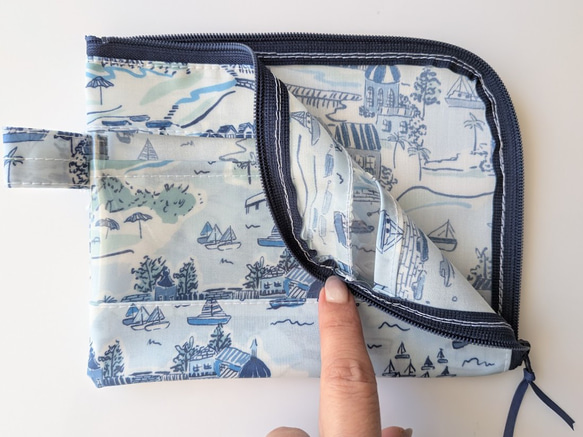 仕切付きA6（お薬手帳）L字ファスナー　クリアポーチ　アドベンチャーコースト　リバティ　ラミネート♡ポートメリオン 5枚目の画像