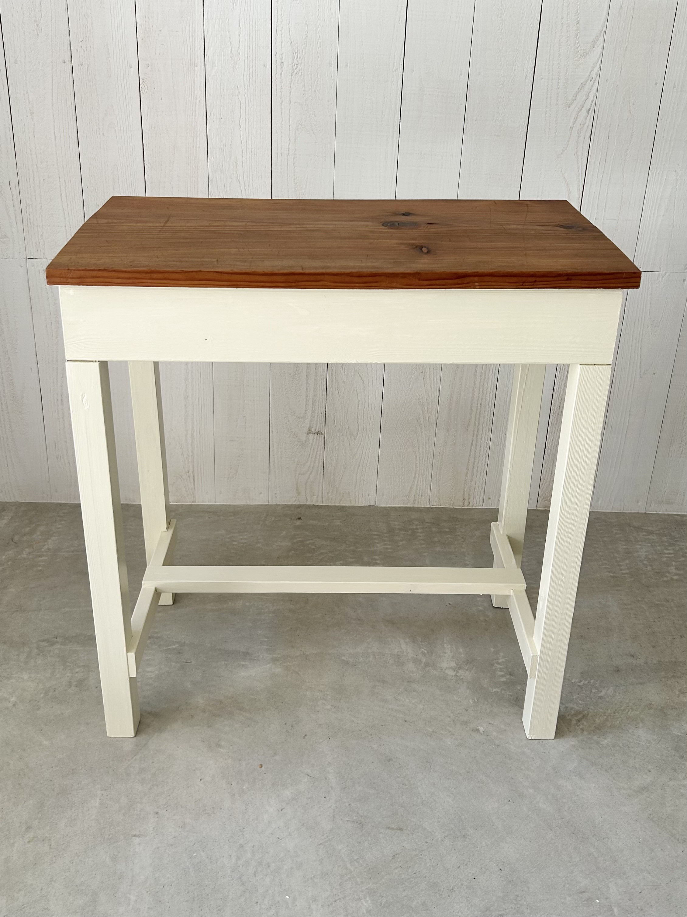 古材のテーブル