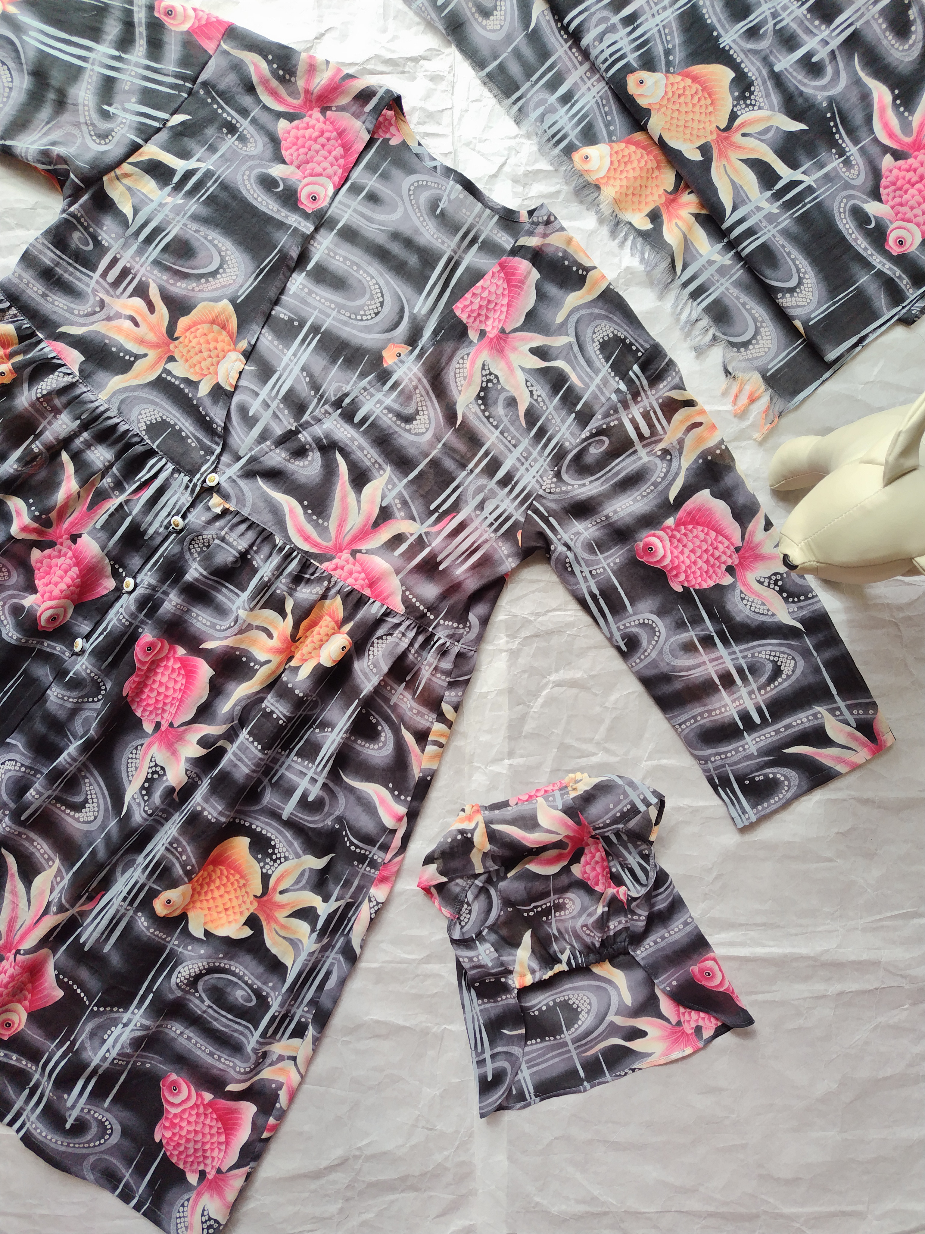 綿ストールローンプリント生地を使ったプルオーバー犬服とお揃いの大人服サマーローブ・ストール 4,649円