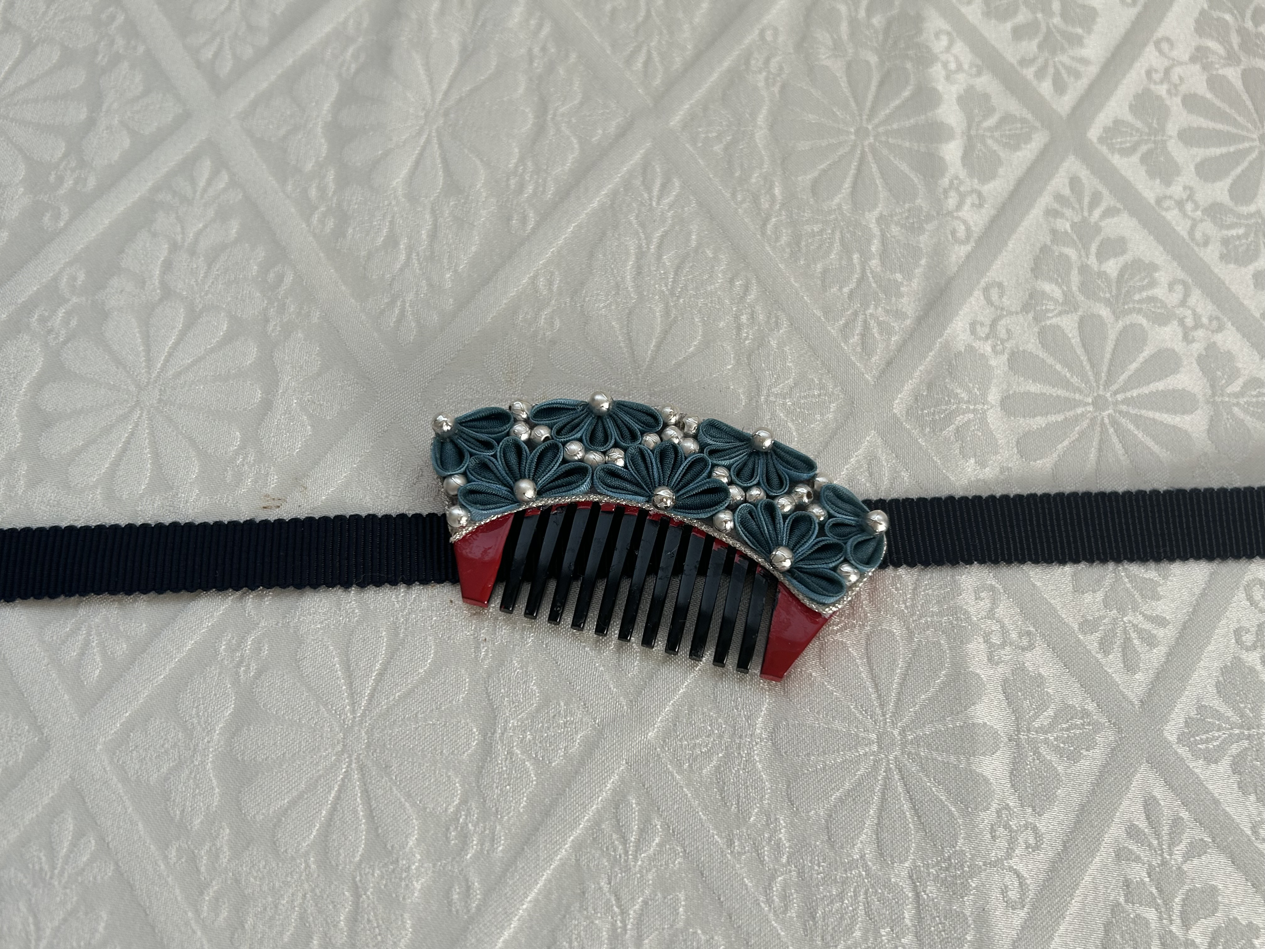 正絹羽二重つまみ細工　帯留め 5,320円