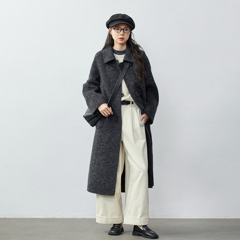 ウールのほっこりとした温もりが嬉しい、和モダンテイストのミディアム丈コート。2色S576