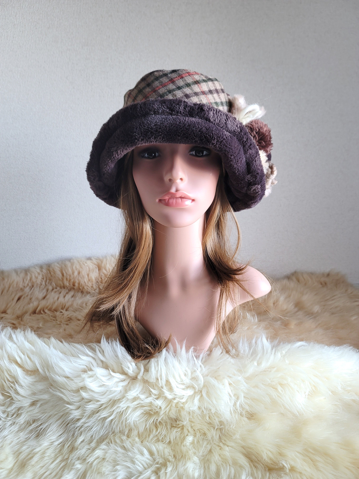 ポンポンhat★ブラウン×ベージュ系チェック柄★約61㎝★