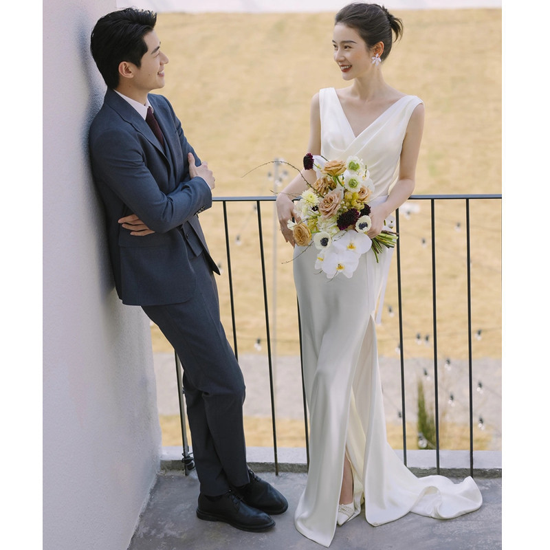 Vネック 白 黒 シンプル おしゃれ 裾引き ウェディングドレス 韓国風 花嫁 前撮り JSXA143