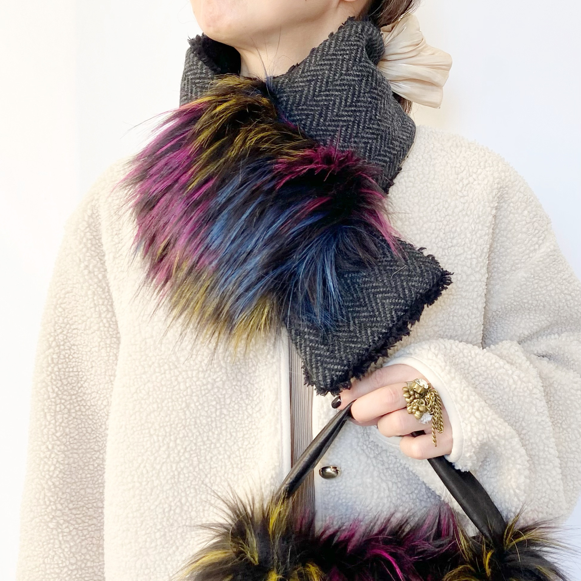 アクセサリー感覚の上品マフラー♪ブラック&カラー♡エコファー